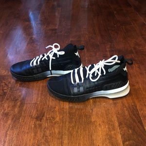 LIKE NEW Under Armour Mens 9 Project Rock